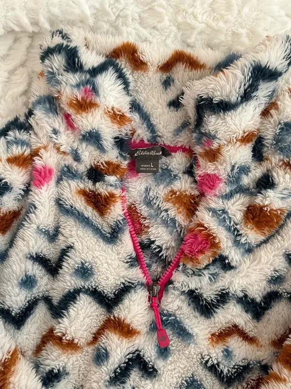 Eddie Bauer Cream Fuzzy Pullover with Navy, Brown & Pink Accents - Image 2