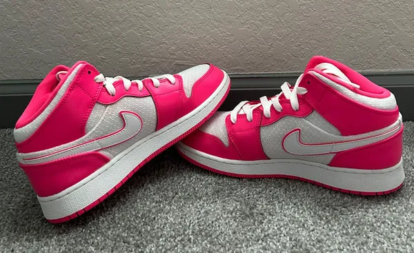 Air Jordan 1 Mid - Image 2