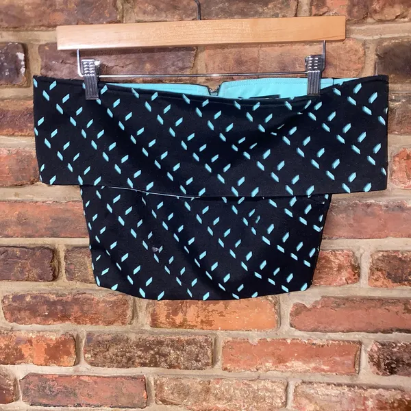 NWT Elliatt Black Teal Printed Forced Off-The-Shoulder Crop Top Women's Size XS - Image 2