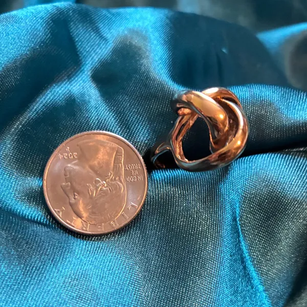 18K Electroplated Love Knot Ring Size 6 Gold - Image 4
