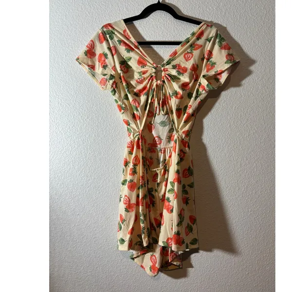 Arizona Jean Co Women's Size L Strawberry Fruit Print Pale Yellow Romper - Image 3