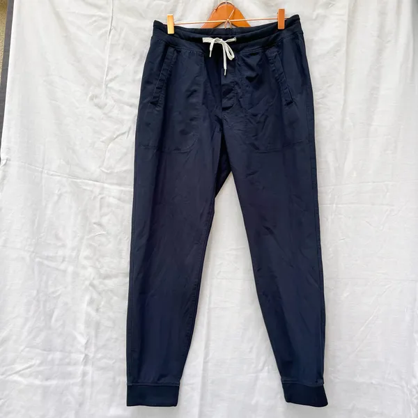 Vuori | Meta Jogger Drawstring Tapered Performance Pants In Ink Navy Blue Large - Image 2