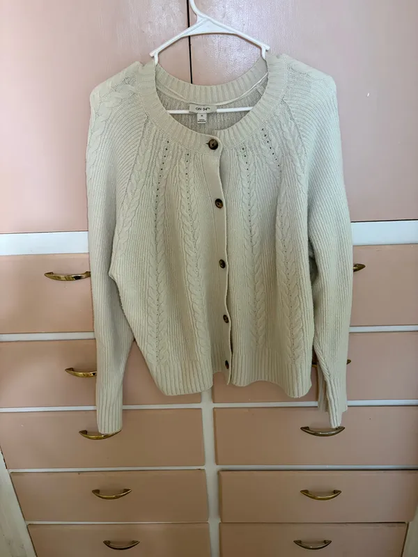On 34 th White Cardigan Size XL - Image 3
