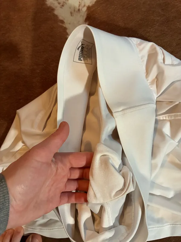 Puma like new white tennis skirt size medium - Image 4