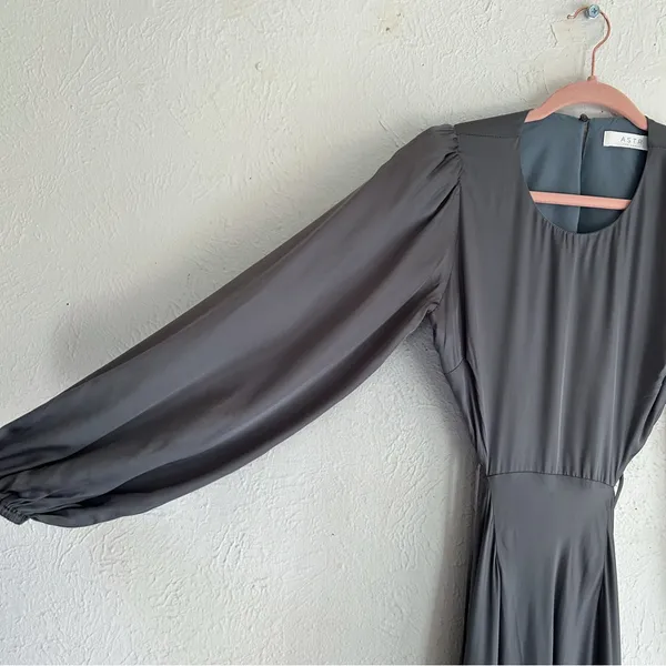 ASTR the Label Quinn Maxi Dress in Sage Open Back Satin Sz XS - Image 4