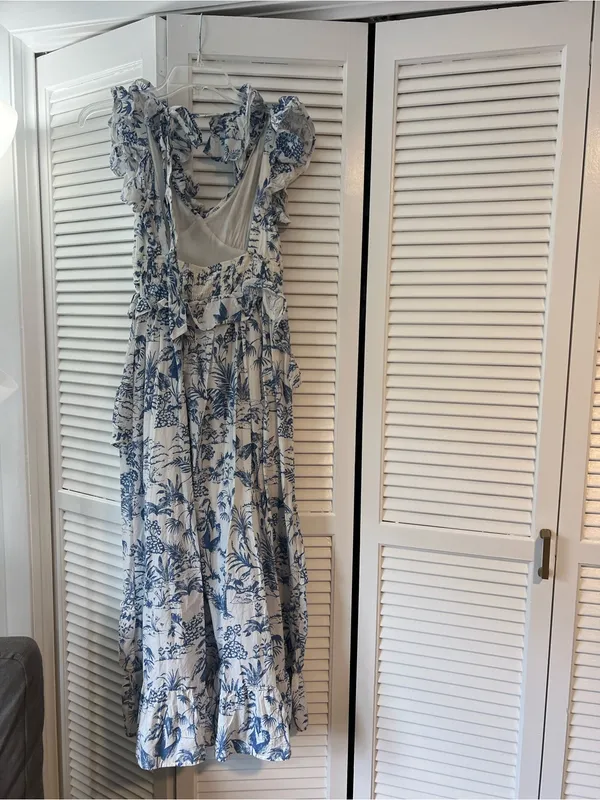 Storia White and Blue Floral Ruffle Maxi Dress - Image 3