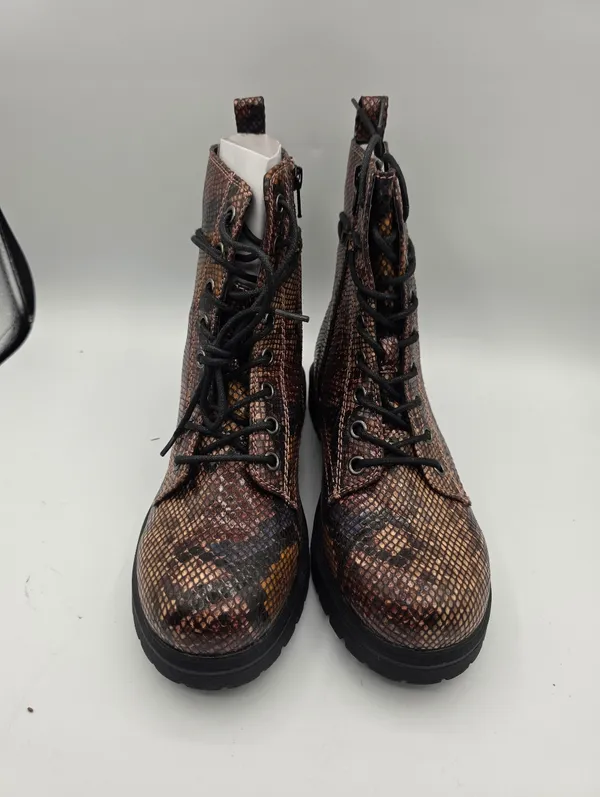 Womens Snake Print Combat Boots Faux Leather Lace Up Size 8.5 Multi Color NEW - Image 9