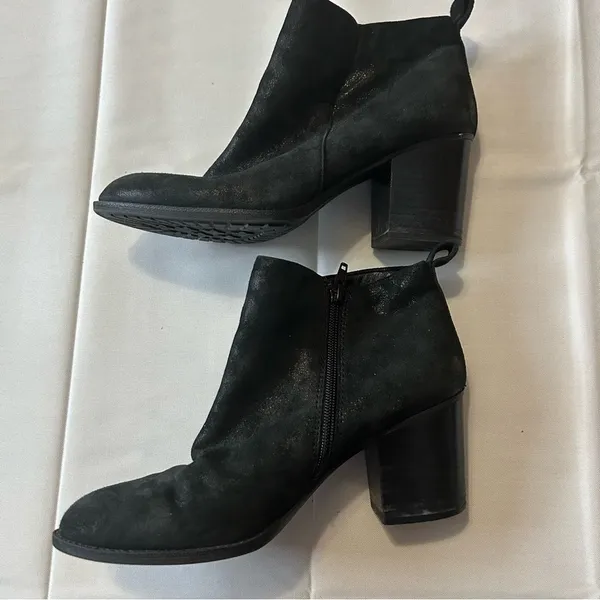 Sofft Ware Black Suede Ankle Heeled Boots Womens Size 9M Metallic Shimmer - Image 2
