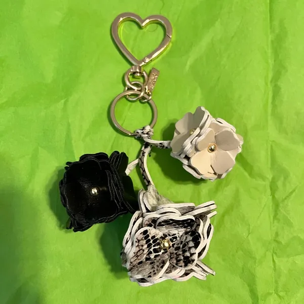 Flower shaped key chain by Victoria Secret - Image 2