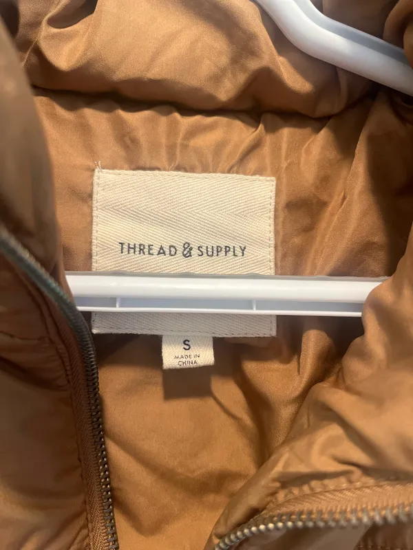 Thread and supply puffer vest  - Image 2