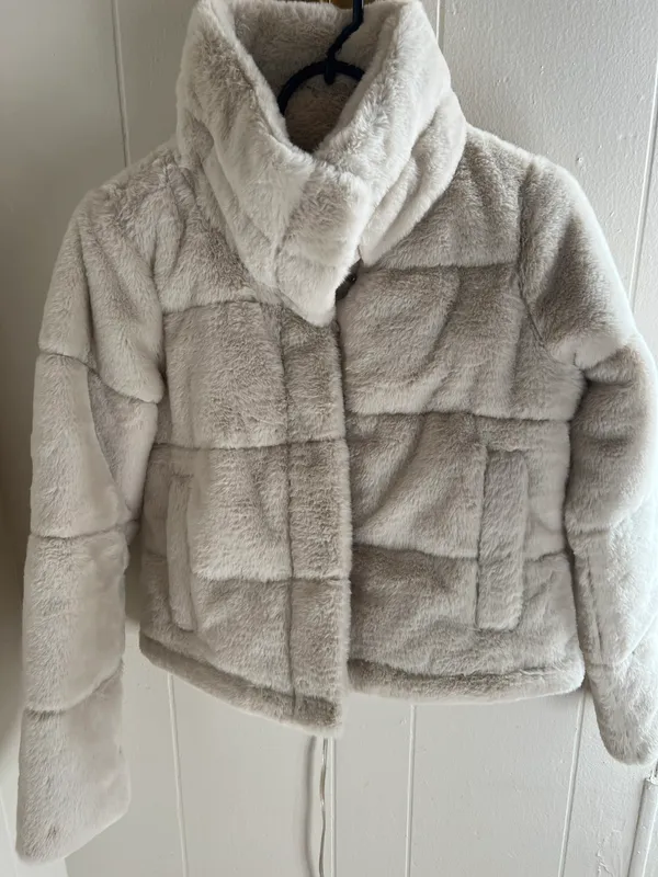 Abercrombie Faux Fur Mini Puffer - Image 4