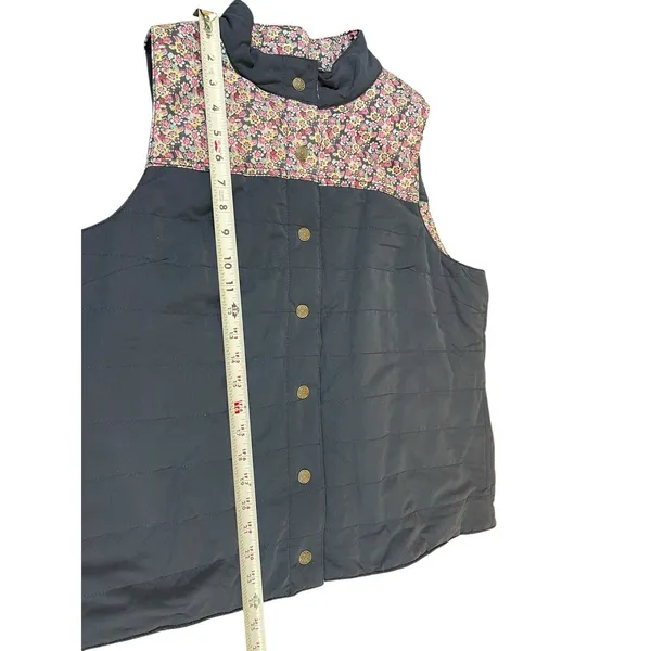 Denim & Company M Quilted Blue Floral Print Puffy Vest Pocketed Snap Button - Image 8