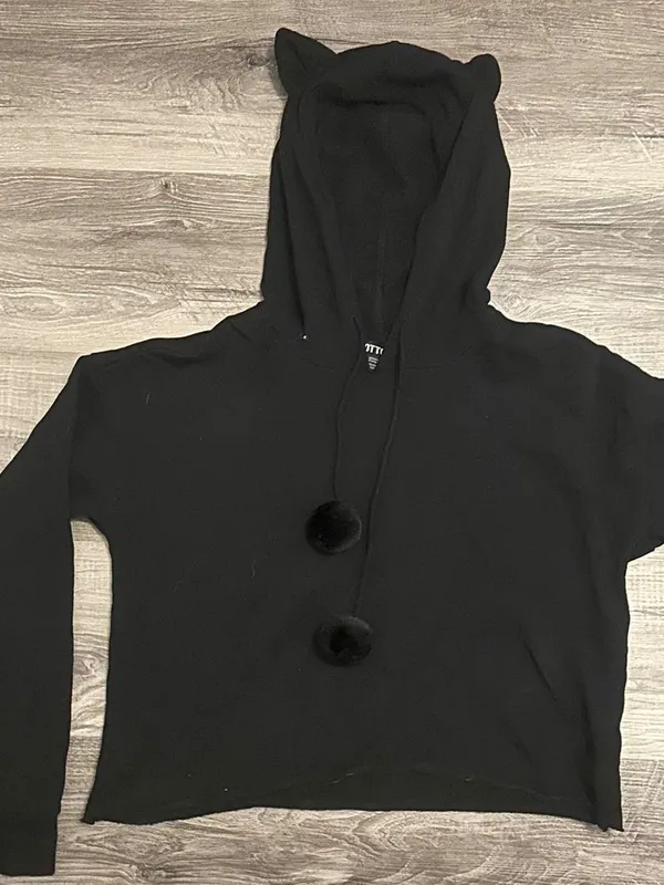Hot Topic Black Hoodie Label Detail - Image 5