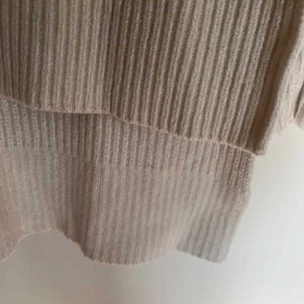 Athleta Ribbed V-Neck Sweater Cream Oatmeal High Low‎ Side Slit Size Small - Image 3