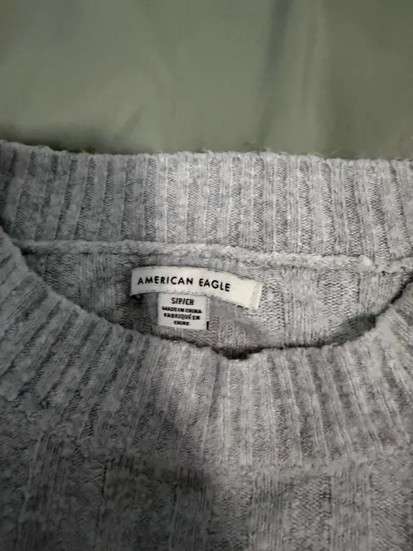 American Eagle light gray cropped crewneck sweater - Image 2