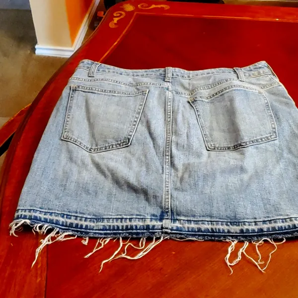 Old Navy Distressed Navy Denim Mini Skirt Size 12 - Image 7