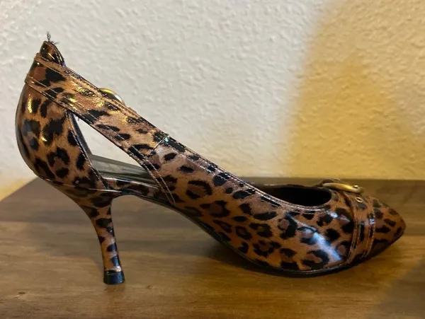 Stuart Weitzman pumps size 8 - Image 5