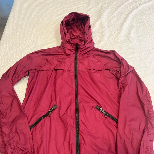 Lululemon burgundy windbreaker jacket 4 women - Image 2