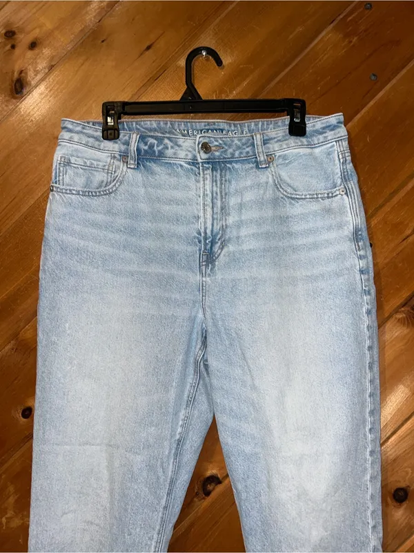 American Eagle Strigid Mom Jean in Blue Breeze - Image 6