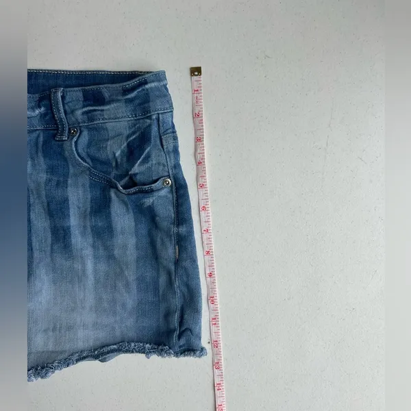 Maurices women’s size 14 stars and stripe high-rise cut off denim shorts - Image 4