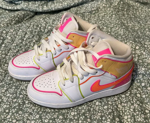 Nike Jordan 1 Mid - Image 2