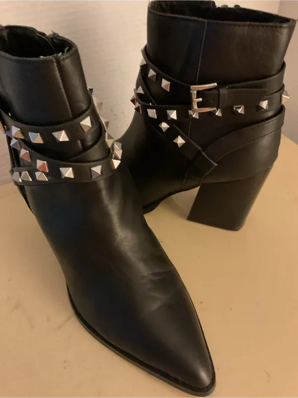 Steve Madden women black leather stud biker.Cala biker heel boots US 8.5 - Image 3