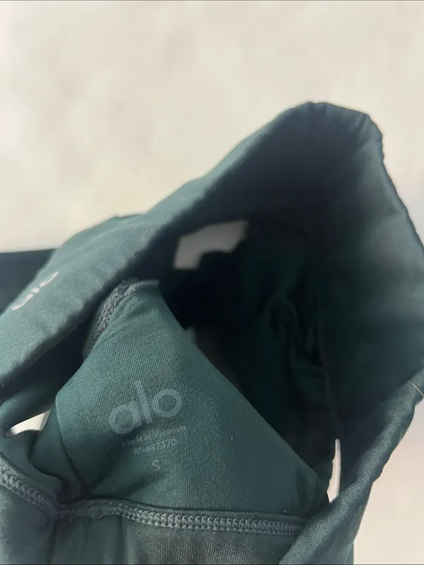 ALO YOGA UNITED BRA DOUBLE V NECK in Hunter Green Small - Image 4