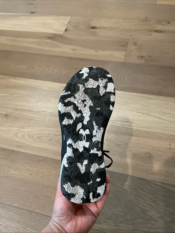 Women’s Under Armour UA HOVR Ascent Basketball Shoes 9 Black White 3025680 001 - Image 14