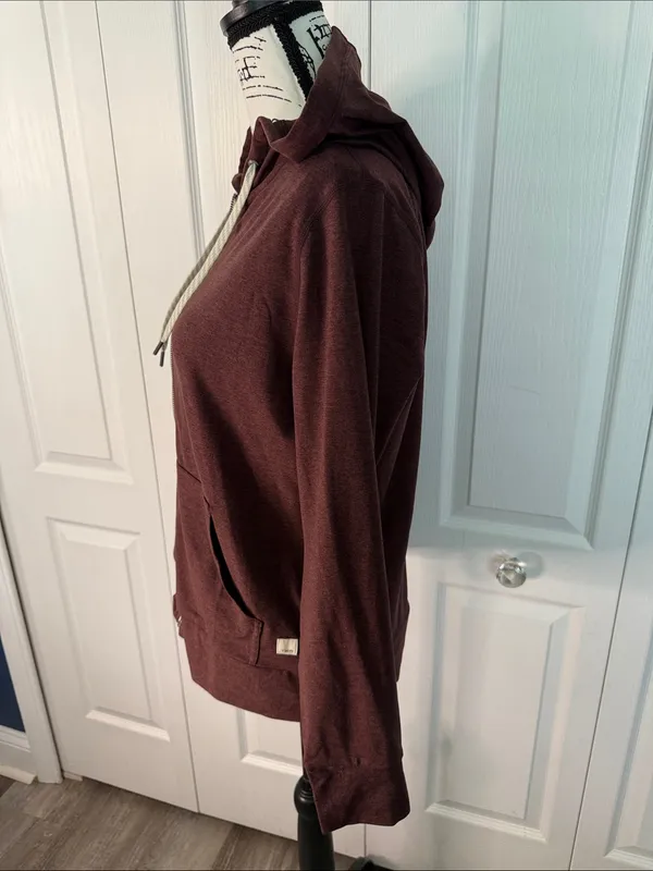 Vuori Woman’s Halo Performance Hoodie 2.0 in Fig Heather - Image 5