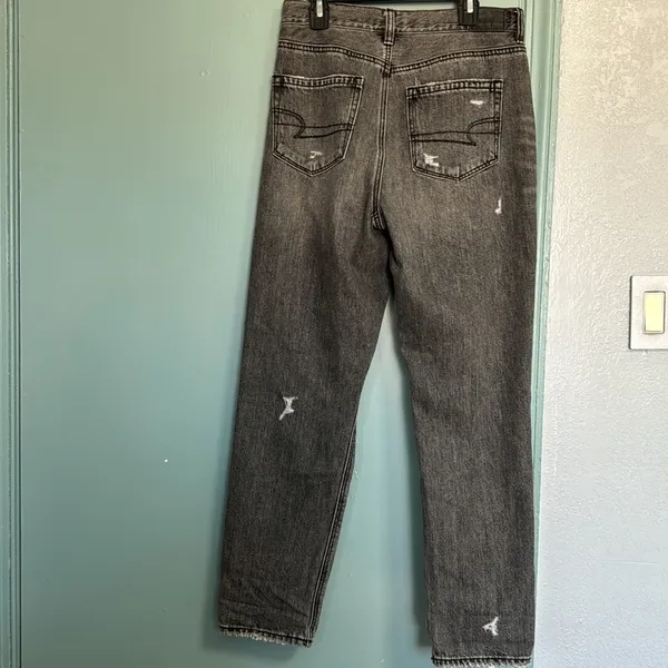 American Eagle Gray Distressed Mom Jeans Size 4 - Image 5