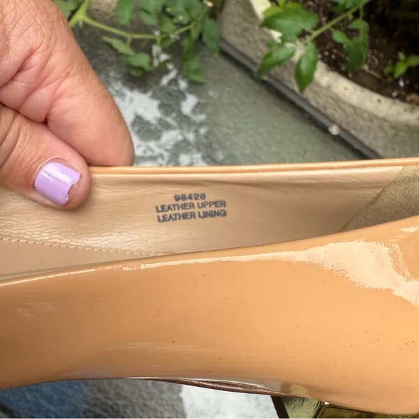 J. Crew Italy Women 8.5 Beige Patent Leather Gold Heel Metallic Flats Mary Jane - Image 7