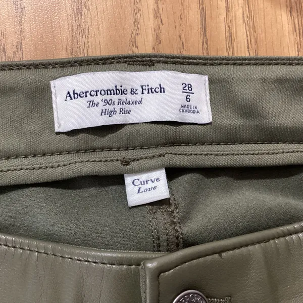 Abercrombie & Fitch The 90's Relaxed High Rise Cargo Vegan Leather Pants Size 6 - Image 8