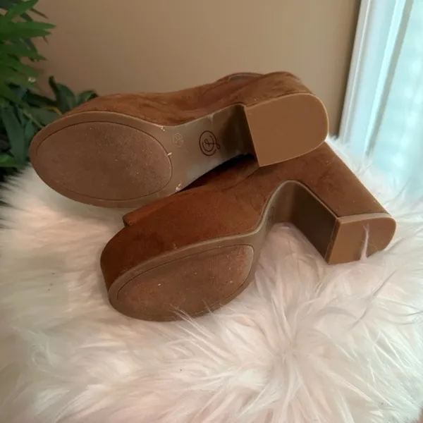 CL by Laundry Brown Suede Heels Size 6 - Image 8