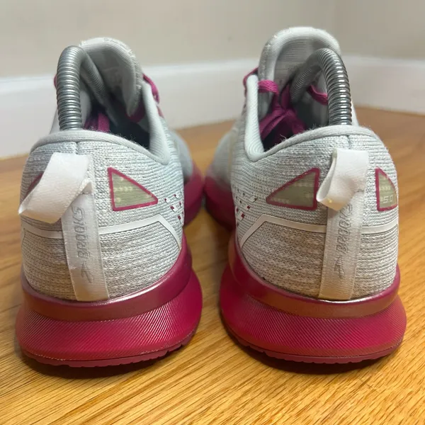 Brooks Levitate 5 “Gray Pink” 1203571B003 9W B NO BOX - Image 7