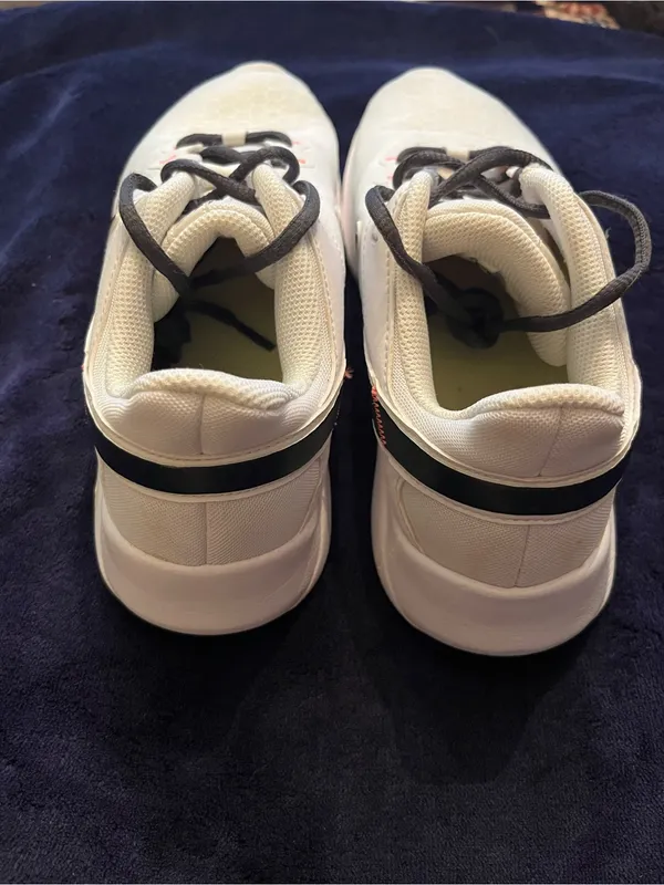 Nike Legend Essential 2 - Image 2