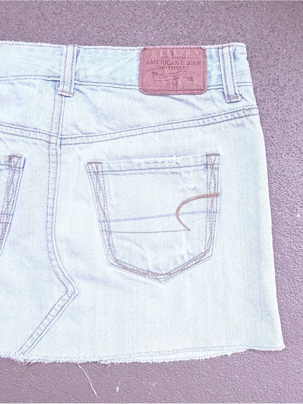 American Eagle Outfitters Light Blue Distressed Denim Mini Skirt Sz 0 - Image 5