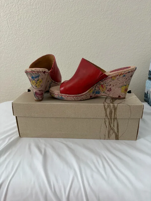 Born Wedge Sandals Concept - Image 3