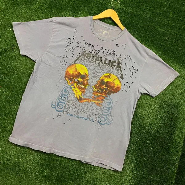 Metallica distressed Tshirt size one size  - Image 3