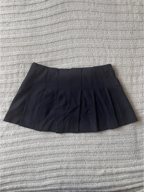 Abercrombie NWOT black pleated mini skirt XS - Image 2