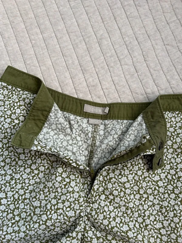 J.Crew vintage Y2K olive green white ditzy floral daisy printed shorts 6 - Image 6