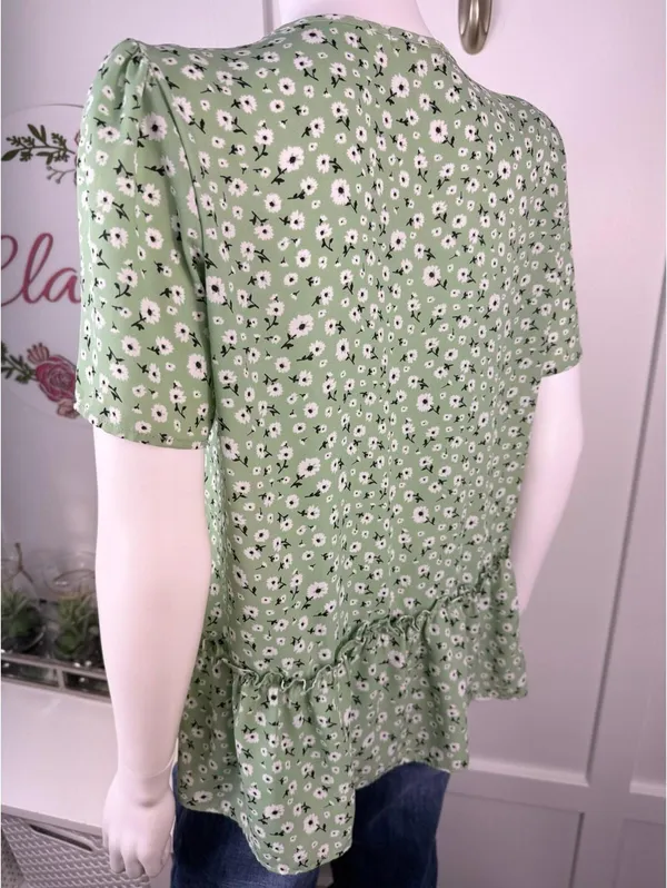 Beautiful Women’s Top Size M Green Size M - Image 3