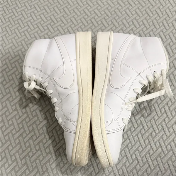 Nike Court Royale 2 Mid Top Triple White Sneakers size 9.5 - Image 3
