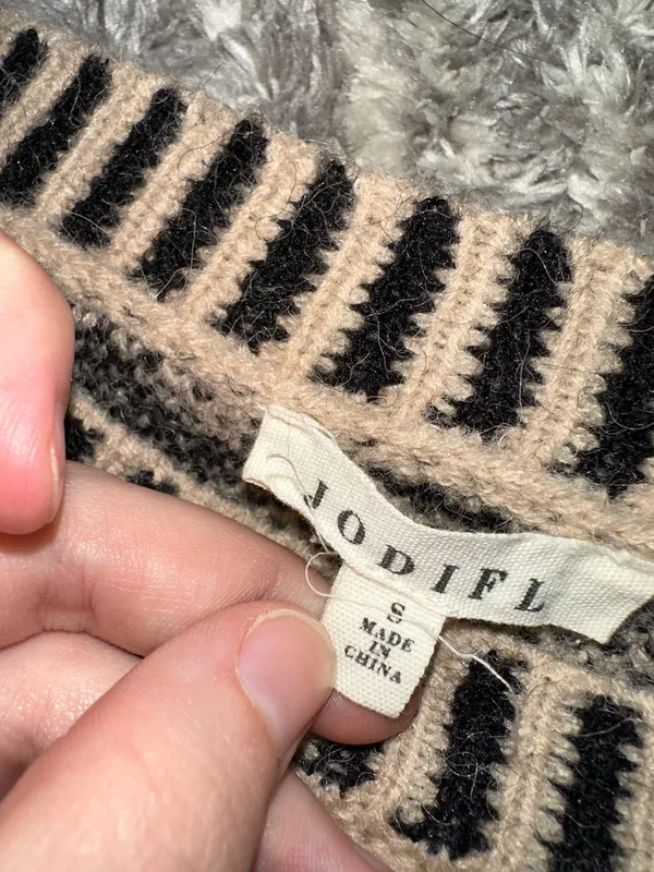 Boutique sweater  - Image 3