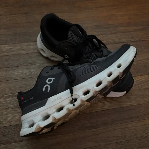 On Cloud Running Shoes - Image 2
