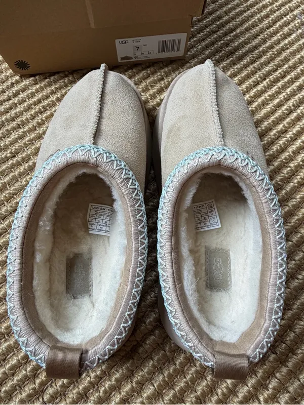 NWOT UGG Women's Tazz II Slippers - Image 2