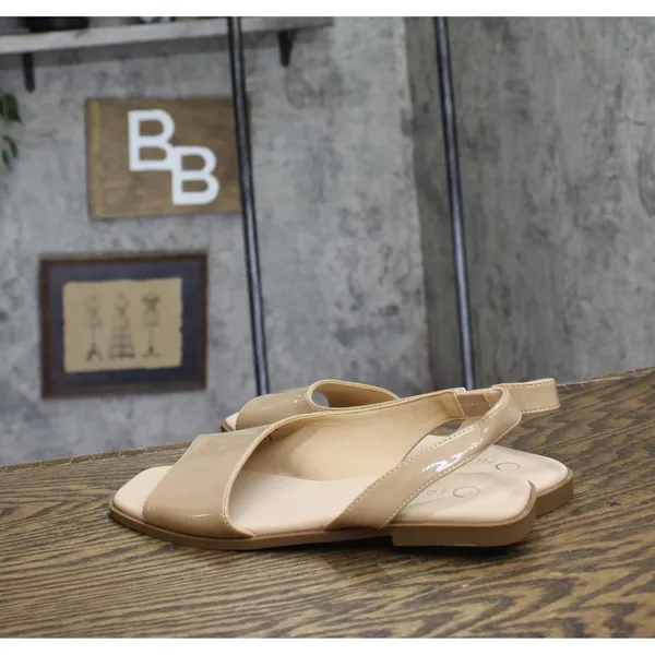 Journee Collection Womens Brinsley Slingback Flat Sandals Patent Nude Brown 8W - Image 2