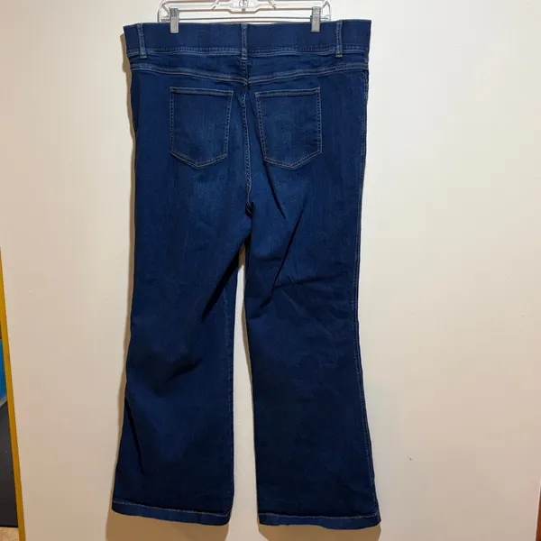 SPANX Pull-On Flare Jeans in Midnight Shade Medium Wash Size 3X Stretchy Denim - Image 9