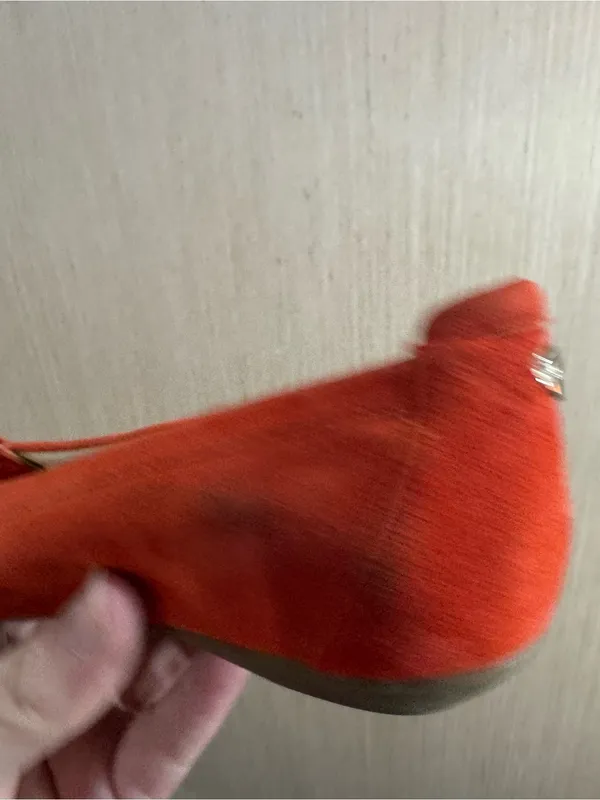 Anne Klein Iflex Red Orange Suede Loafers with Gold Chain Trim Size 7.5 - Image 4