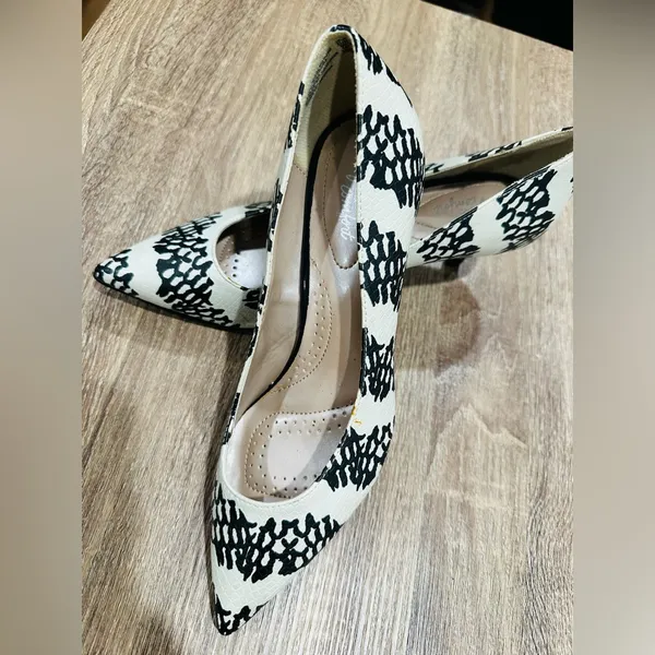 Pointed - Image 4