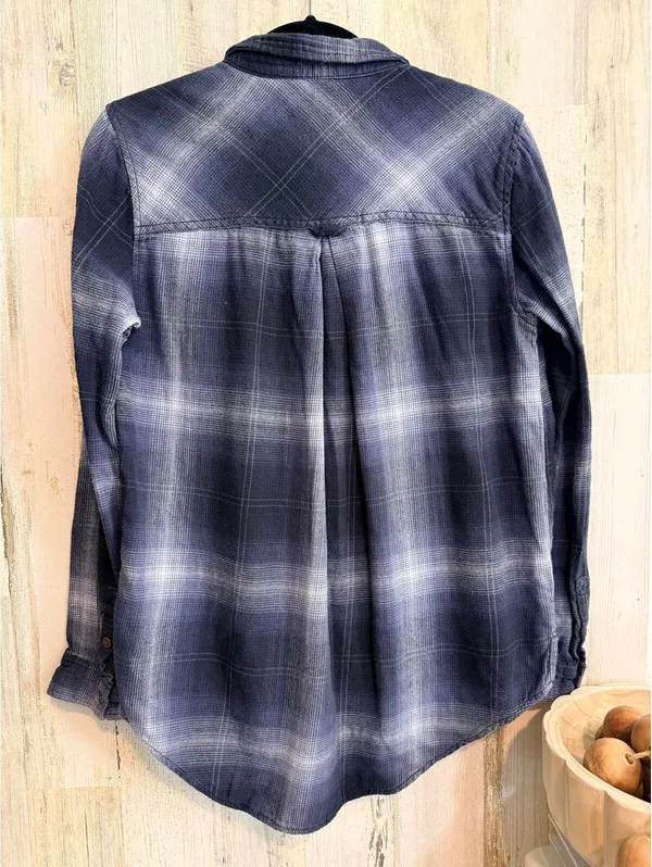 BDG Women's Medium Blue Plaid Button Down Flannel Shirt - Image 3